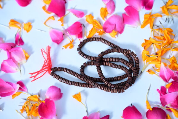 Nariyal shell flat moti maala